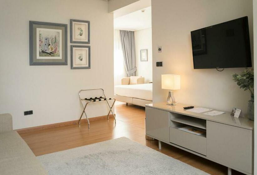 سوییت جونیور, Sercotel Tres Luces