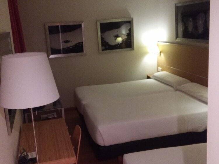 اتاق استاندارد سه نفره, Sercotel Tres Luces
