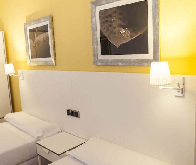 اتاق استاندارد سه نفره, Sercotel Tres Luces