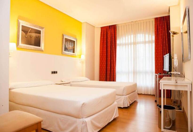 اتاق استاندارد سه نفره, Sercotel Tres Luces