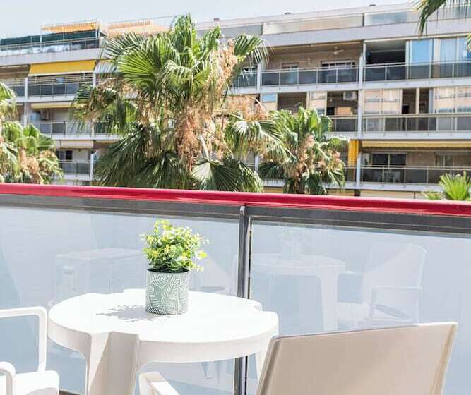 غرفة قياسية مطلّة علي حمام السباحة, Eurosalou & Spa
