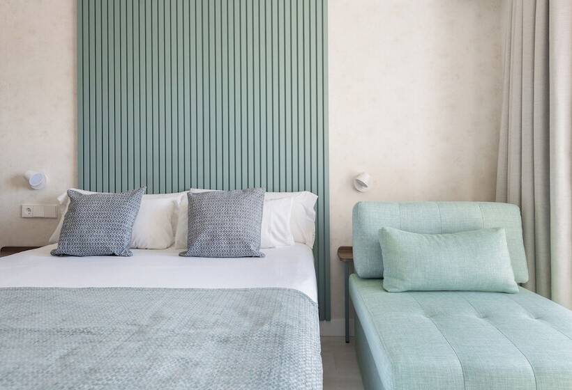 غرفة قياسية مطلّة علي حمام السباحة, Eurosalou & Spa
