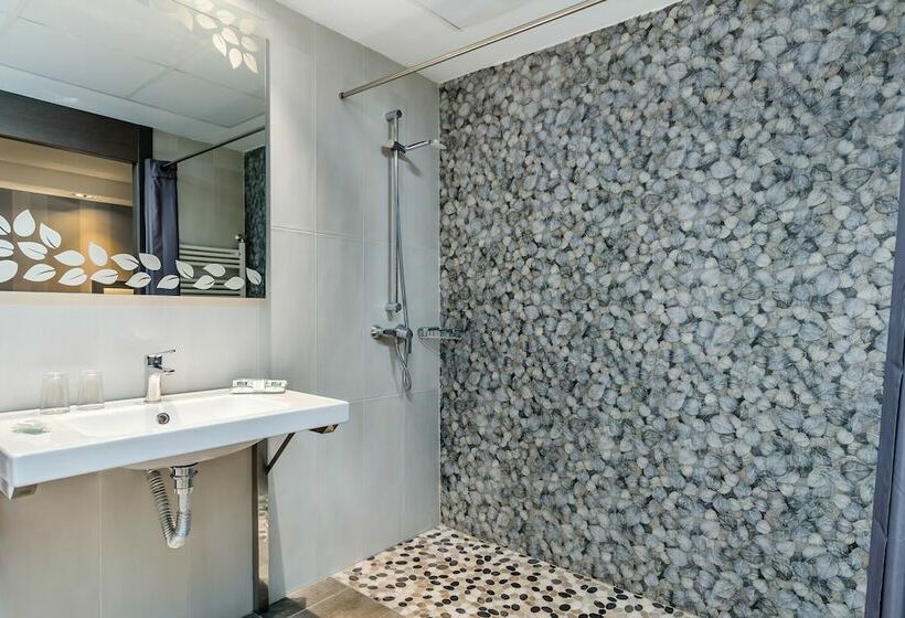 Standard Triple Room with Terrace, Reina Cristina