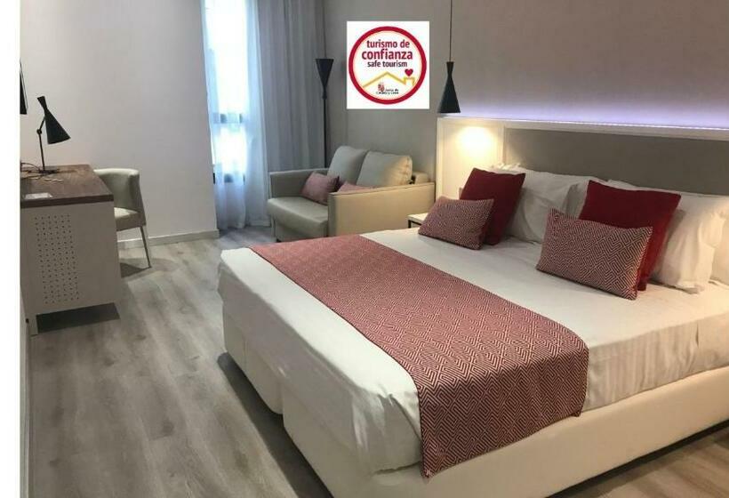 Трехместный Номер Deluxe, Silken Rona Dalba