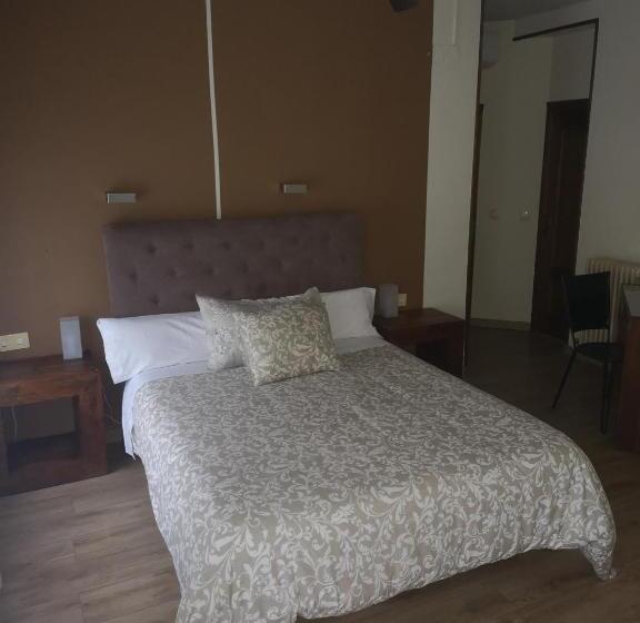 琮城市景观的豪华间, Hostal Plaza