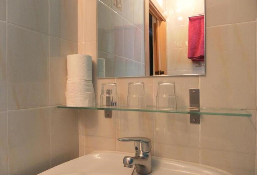 Standard Værelse m. Balkon, Hostal L'alba