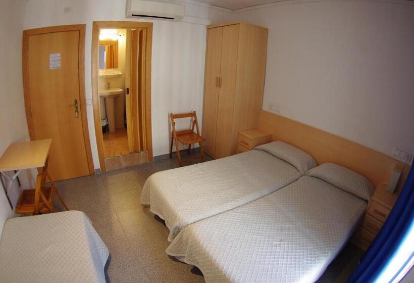 Standard 3 Pers. Værelse m. Balkon, Hostal L'alba