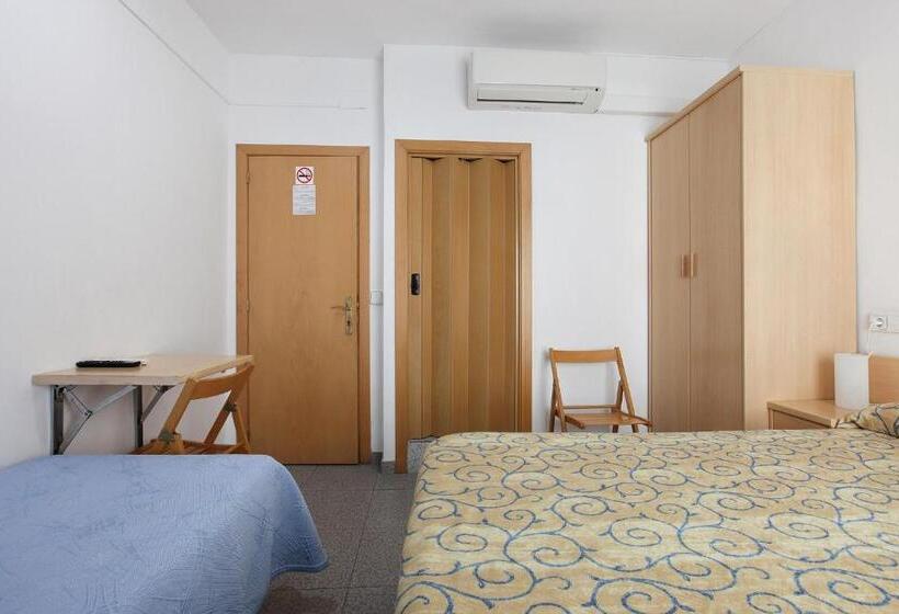 带阳台的三人标准间, Hostal L'alba