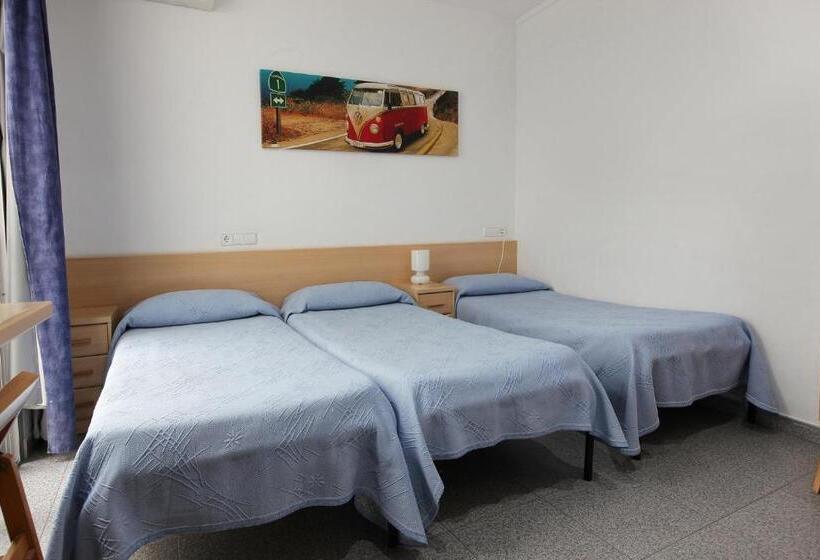 经济型三人房间, Hostal L'alba