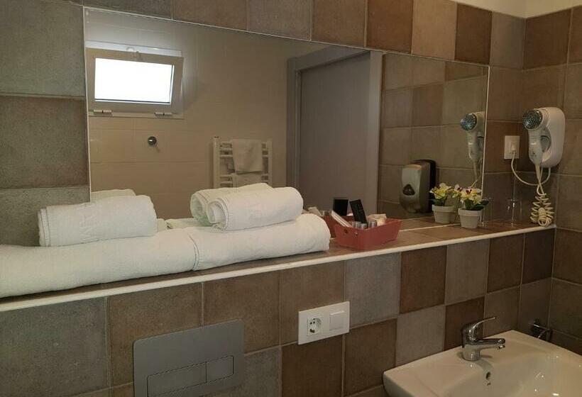 اتاق لوکس با وان آب گرم, Campomar Playa