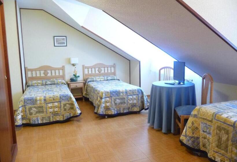 Номер Стандарт Трехместный, Hostal Gogar