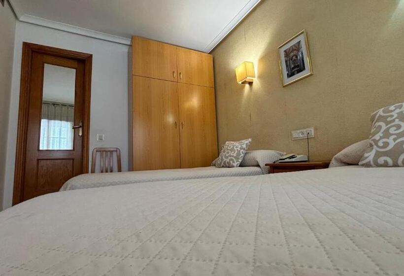 اتاق استاندارد, Hostal Atienzar