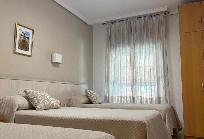 اتاق استاندارد سه نفره, Hostal Atienzar