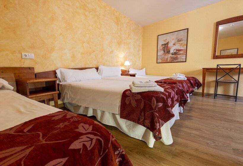 اتاق استاندارد سه نفره, Hostal Restaurante Puerta Del Alcazar