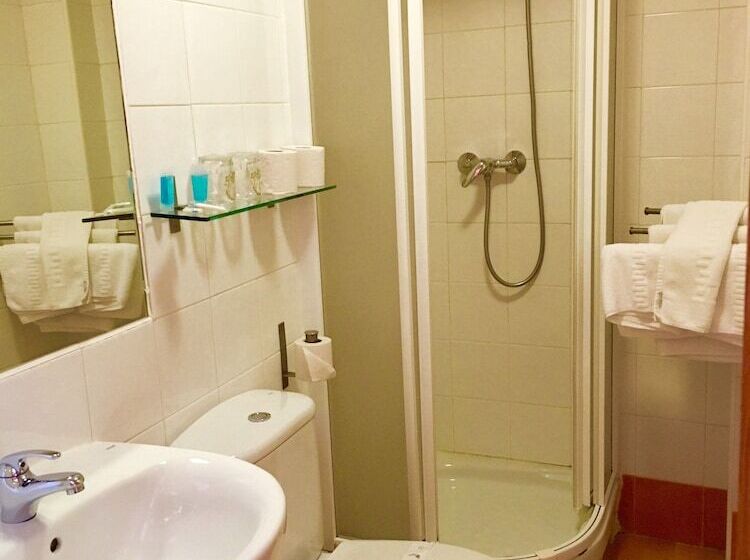 اتاق استاندارد, Hostal Restaurante Puerta Del Alcazar
