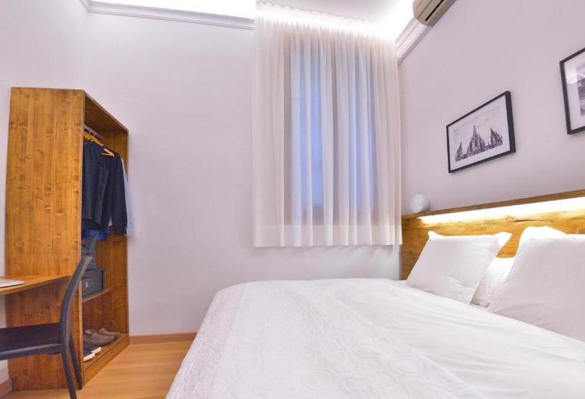 Номер Стандарт, Hostal Girona