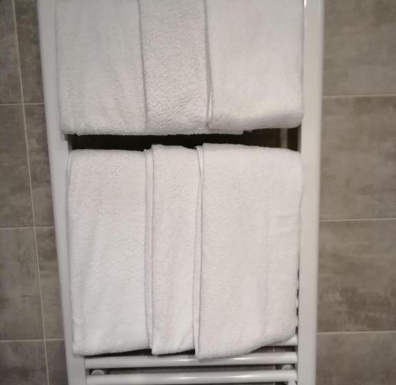 Quarto Triplo Estandar, Hostal Mara