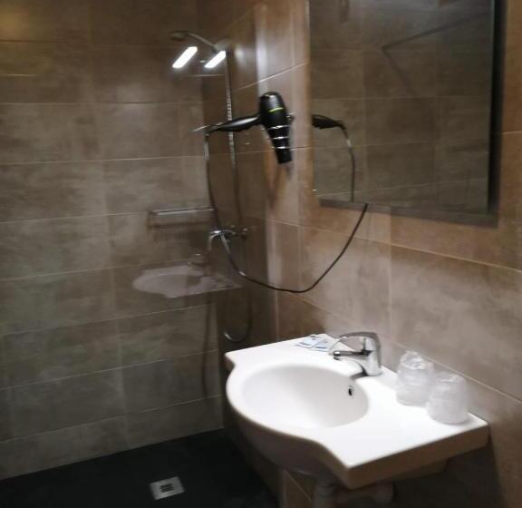 이코노미 트리플 룸, Hostal Mara