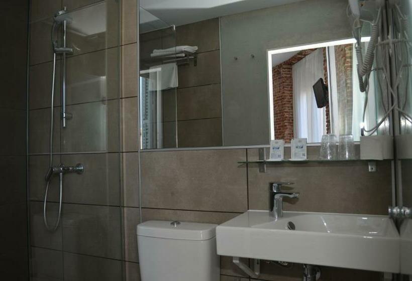 اتاق استاندارد چهار تخته, Hostal San Lorenzo
