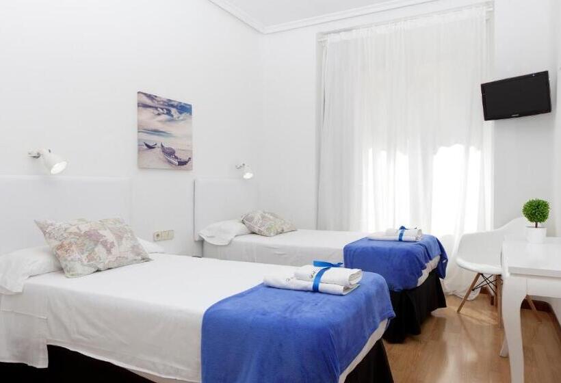 Habitación Cuádruple Estándar, Vázquez De Mella Gran Vía