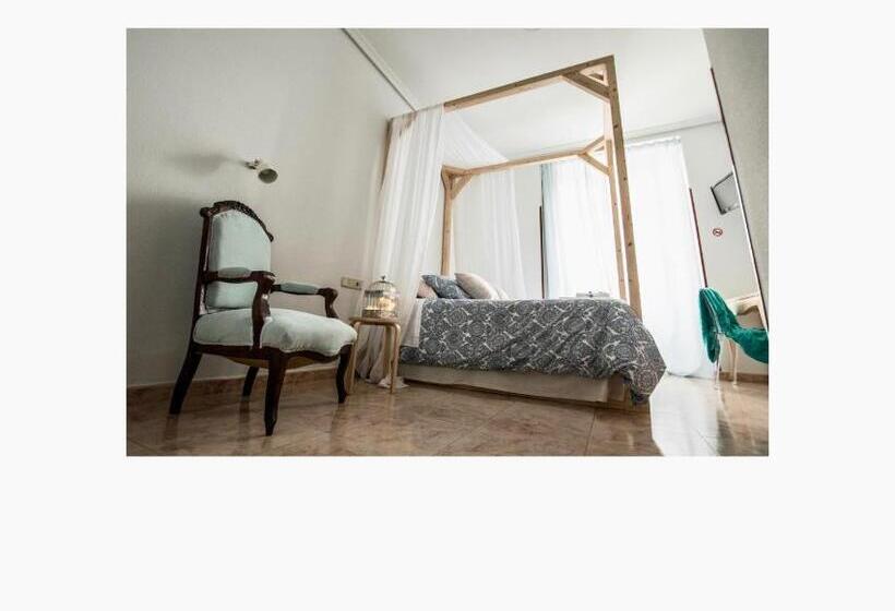 Habitación Superior, Vázquez De Mella Gran Vía