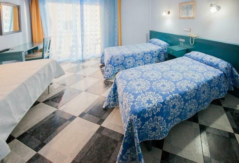 Номер Стандарт Трехместный, Agur