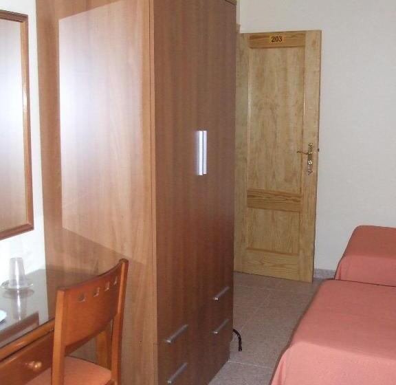 Номер Стандарт Трехместный, Hostal Casa Juan
