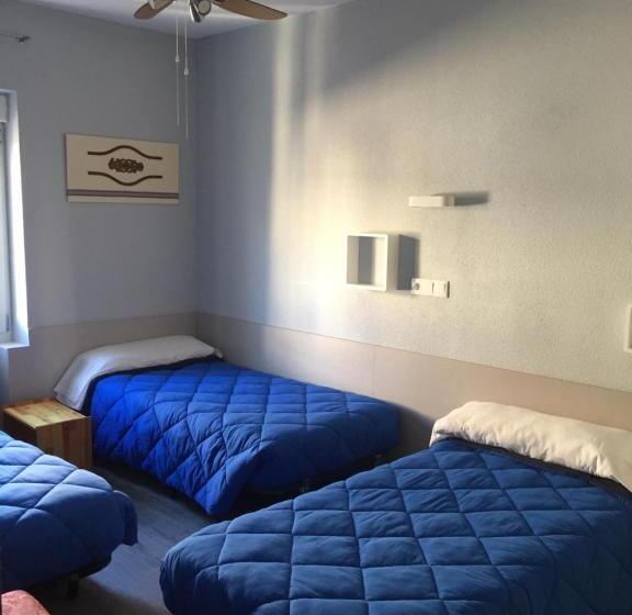 اتاق استاندارد سه نفره, Hostal Rosales