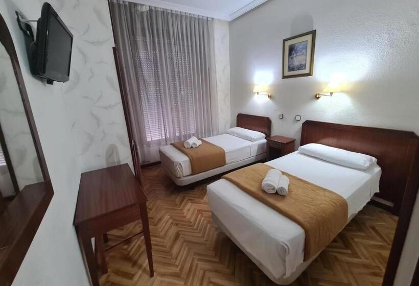 اتاق استاندارد با بالکن, Hostal Sardinero
