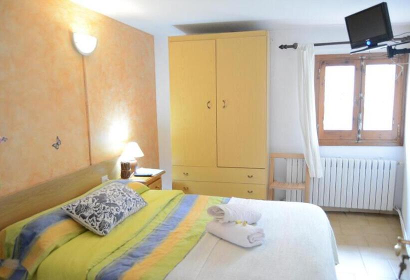 スタンダードルーム, Hostal La Cuineta De Cal Triuet