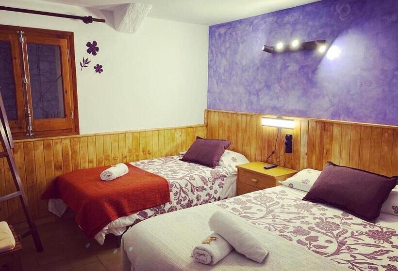 スタンダードトリプルルーム, Hostal La Cuineta De Cal Triuet