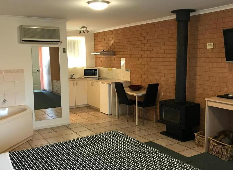 استودیوی استاندارد, Beachcomber Motel & Apartments
