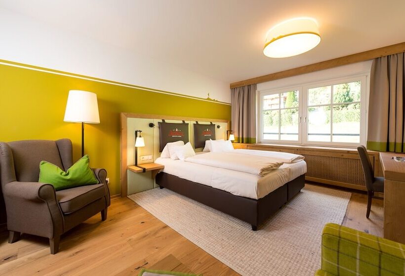 Номер Стандарт Трехместный, Berg Spa & Hotel Zamangspitze
