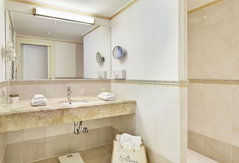 Comfort room with lake view, Grand Hotel Zell Am See