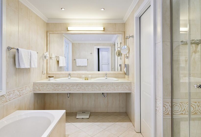 Номер Deluxe Вид на Озеро, Grand Hotel Zell Am See