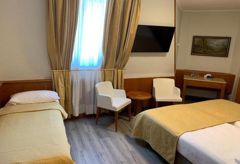 Quarto Triplo Standart, Neue Post I Self Check In