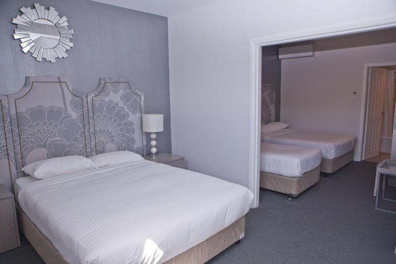 Семейный Номер, Savoy Double Bay