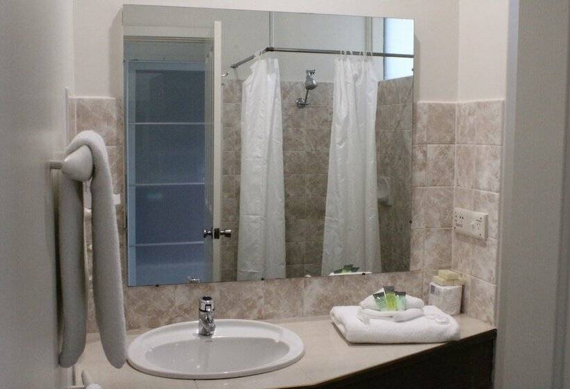 Quarto Estandar, Prom Country Lodge
