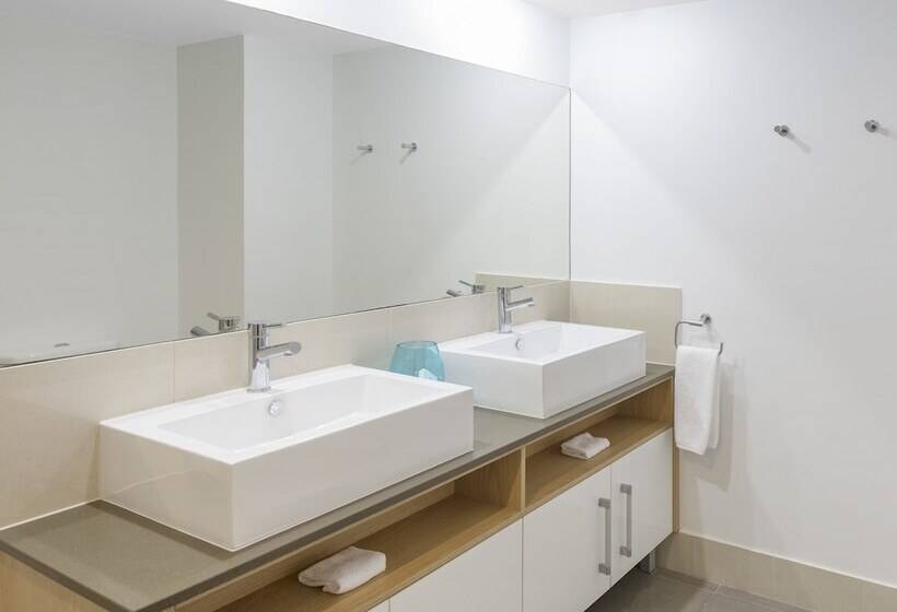Вилла 2 Спальни, Oaks Port Douglas Resort