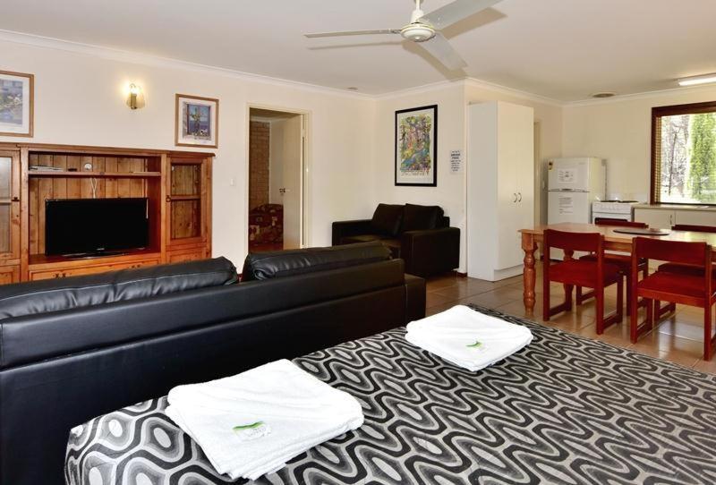 패밀리 스위트, Travellers Rest Motel