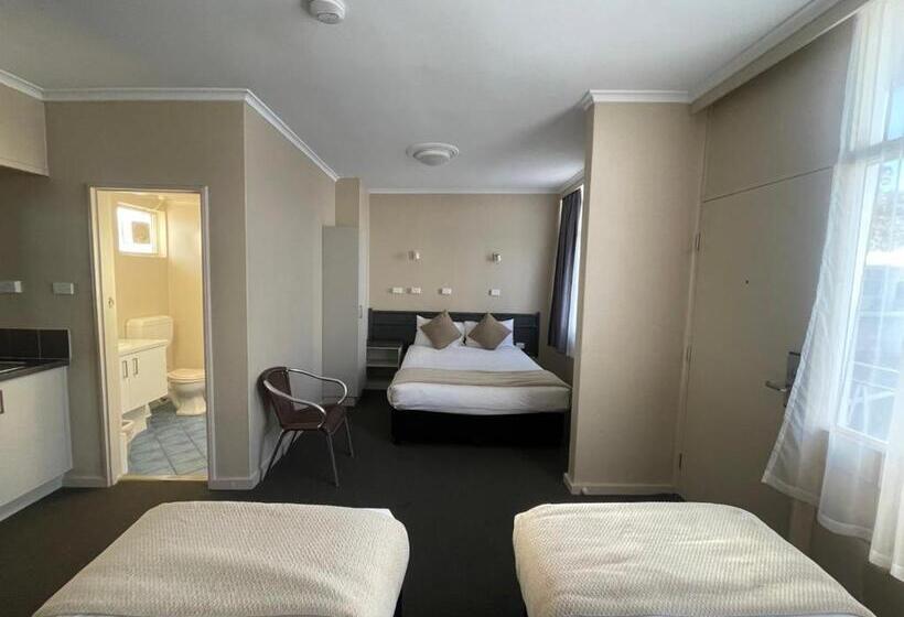 패밀리 룸, Astor Hotel Motel