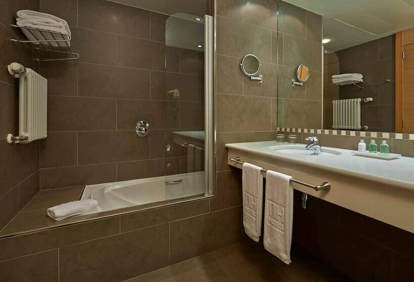 اتاق استاندارد سه نفره, NH Andorra La Vella