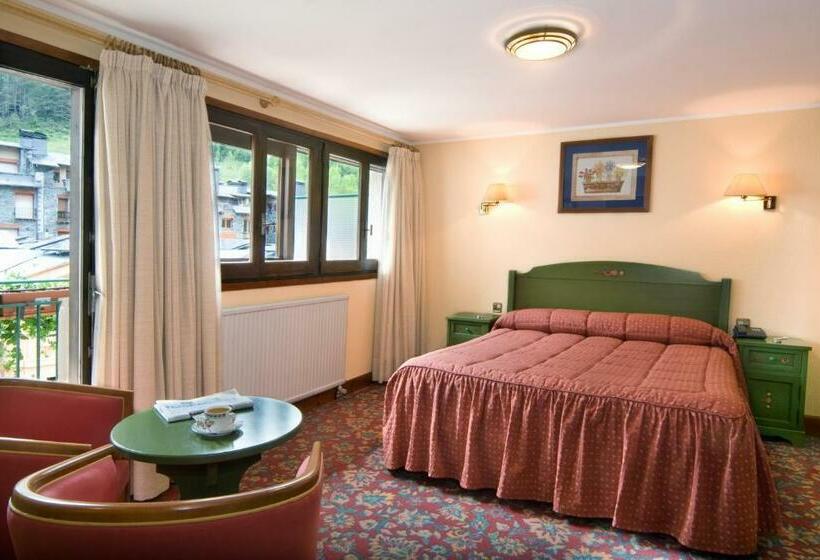 اتاق استاندارد سه نفره, Rutllan & Spa