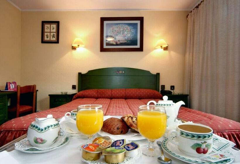اتاق استاندارد سه نفره, Rutllan & Spa