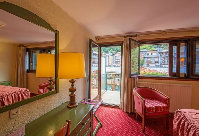 اتاق استاندارد سه نفره, Rutllan & Spa