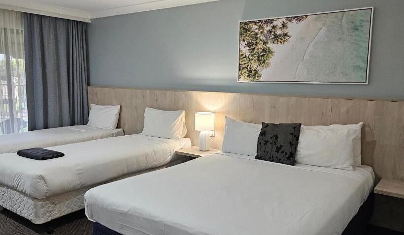 클럽 스위트, Tea Gardens Motel