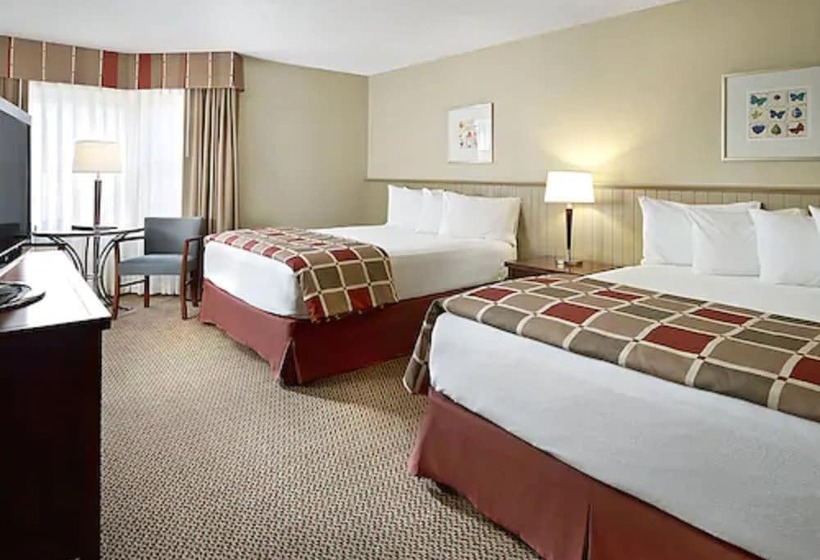 ２ダブルベッドのスタンダードルーム, Charlottetown Inn & Conference Centre