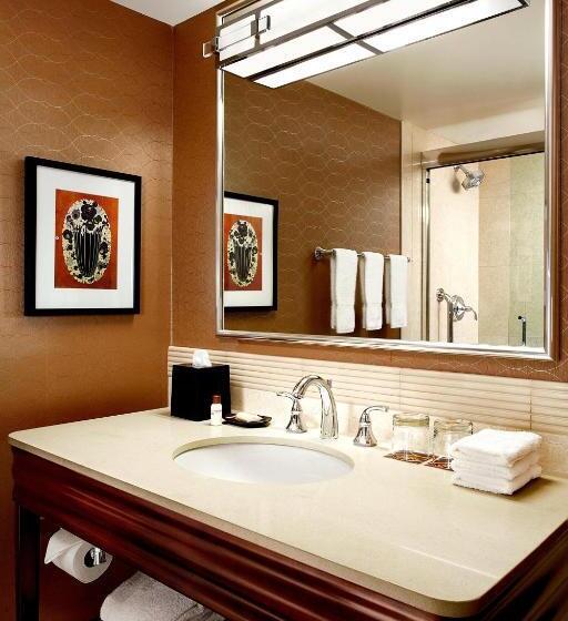クイーンサイズベッドのクラシックルーム, Sheraton Cavalier Calgary