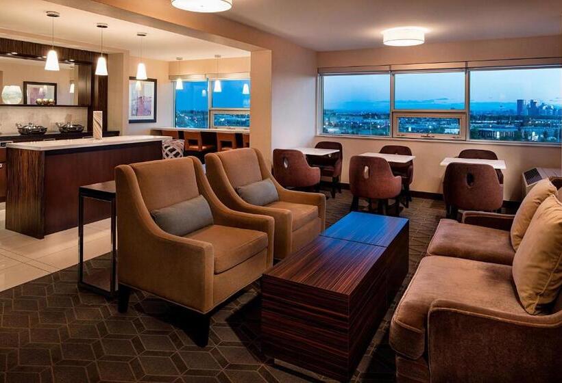 Quarto Clube Cama King, Sheraton Cavalier Calgary