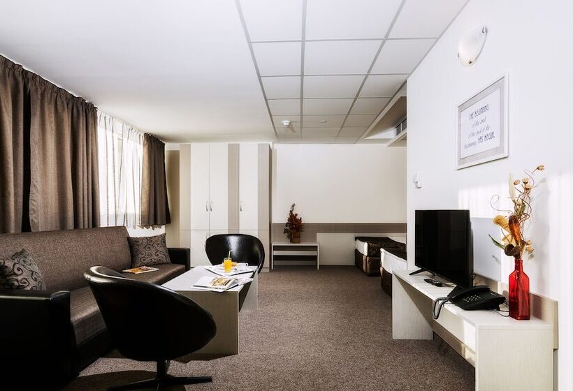 Полулюкс, Park Hotel Moskva